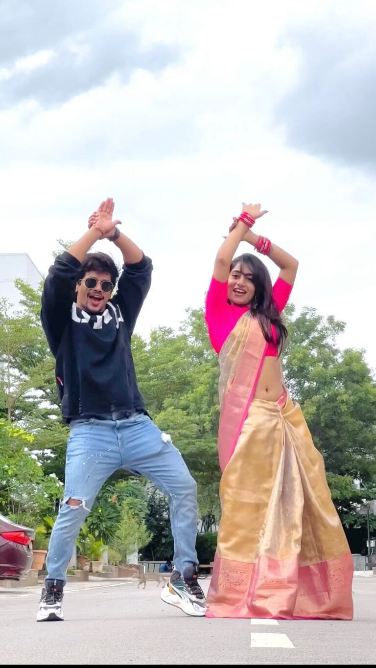 Nayani Pavani Instagram - Rammaya Vastavayya 🕺🏻 Vc : @happy_portraits_photography #mehaboobdilse #dance #telugu #nayanipavani #trending #jawan #sharukkhan #rammayyavasthavayya Hyderabad