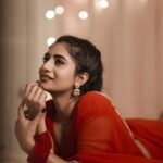 Nayani Pavani Instagram - నిదరే కల అయినది..కలయే నిజమైనది.. బతకే జత అయినది..జతయే అతనన్నది.. మనసేమో ఆగదు..క్షణమైనా తోచదు.. మొదలాయే కథే ఇలా.. 📸: @mr_may_photography