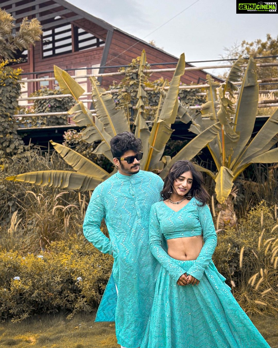 Nayani Pavani Instagram - I like things to be modern and still have a bit of tradition . βI believe in history.β Designed by @pari.designers_ Inframe : @nayani_pavani @anirudh_doli Location : @thefargohyd Loved shooting for this π€