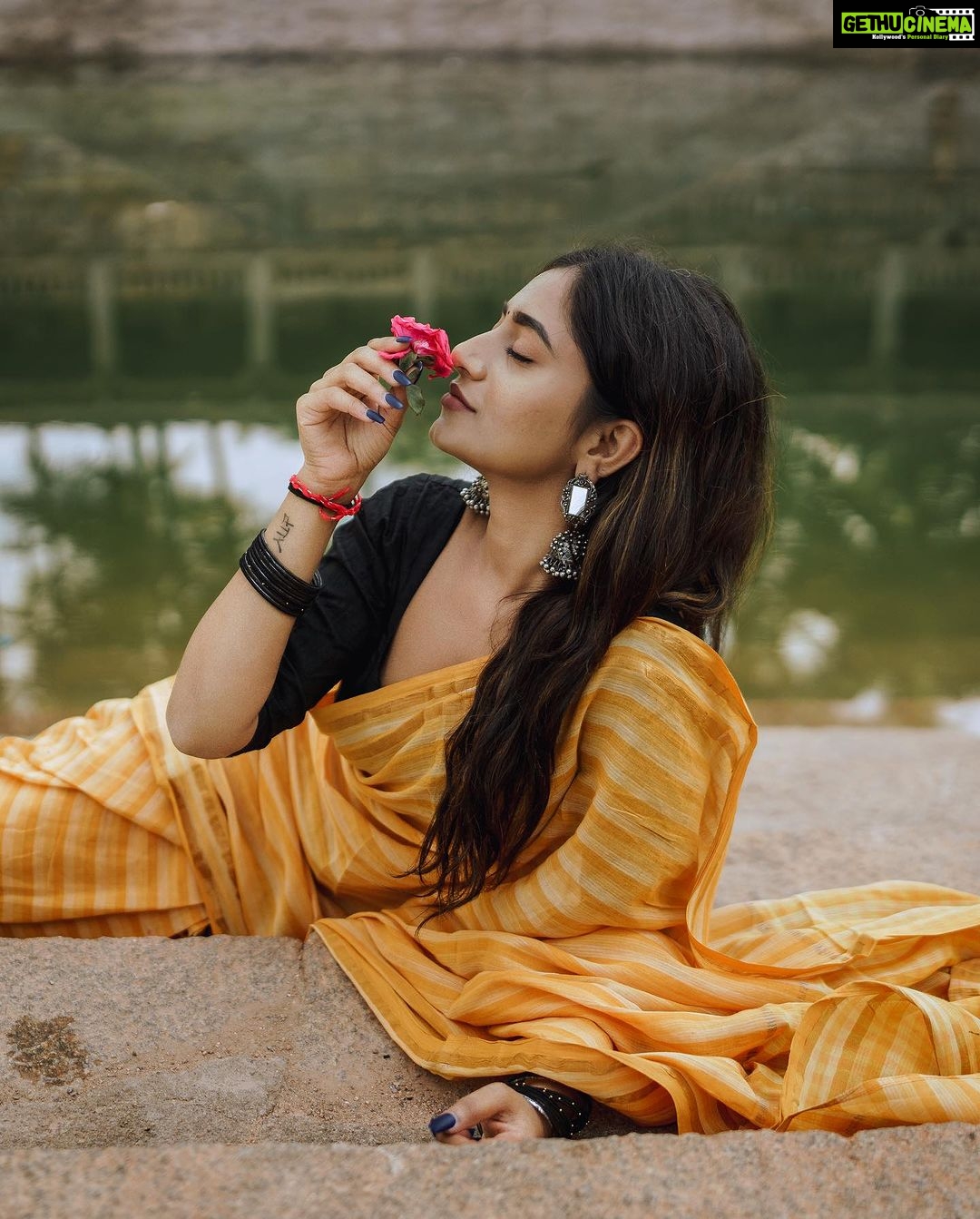 Nayani Pavani Instagram - You can't depend on your eyes when your imagination is out of focus .