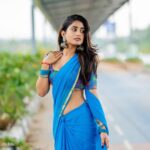 Nayani Pavani Instagram - There's something about a humid, dusky evening that's kind of SEXY 🥶 Saree : @pari.designers_
