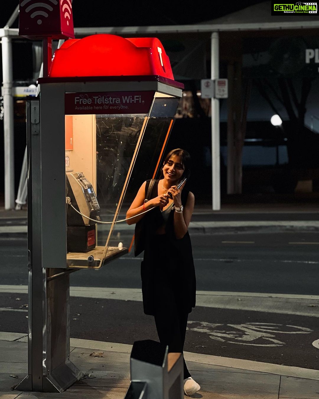 Nayani Pavani Instagram - "HOLD ON, LET ME ANSWER THIS Call 📞 Canberra City