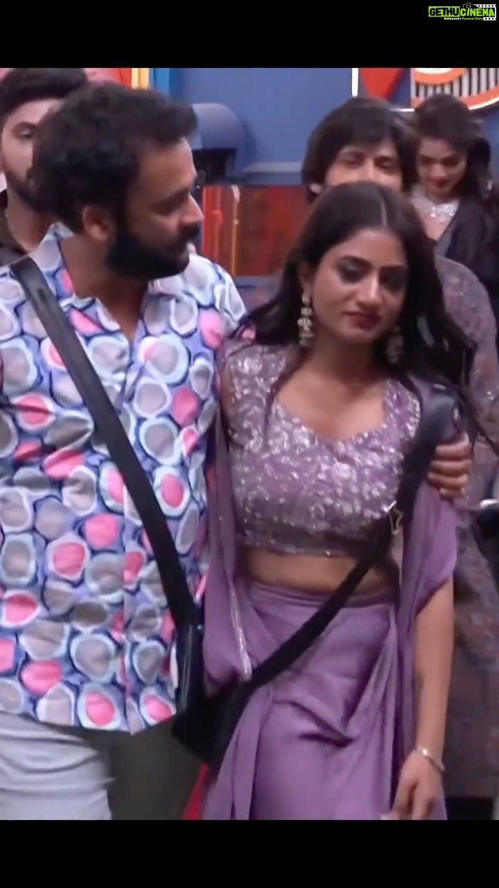 Nayani Pavani Instagram - Writing this with heavy heart ❤️ Thankyou soo much each and everyone who supported me in this small beautiful journey of Bigboss 🥺🫶 Naku chala rayalanundi but entarasina saripodhu megurinchi. Intha twaraga vachesta ani kalalo kuda anukoledhu but yes unfortunately im here so soon! Me love nannu enta heal chestundante asalu stage medha unnapudu i thought all doors are closed ankuna 😞 asalu e pain numchi yeppatiki raleneno ane thoughts kuda vachai naku because chala hopes tho lopaliki vellanu but me love and meru nannu artham cheskuna vidhanam im so blessed and overwhelmed 😇 Nannu chosthu yedicharu ani vintunte life lo inthakanna achievement kanipiyaledhu naku 😭 Na gurinchi inka telsukune lope bhayatochesa i hope in future na gurinchi inka telsukovalani korukuntuna. Me prema ilane undalani inka mimalni entertain cheyadaniki try chestune unta . Me vallane eroju e stage lo unna nenu and you guys have changed my life soo much. Life long me andariki runapadi untanu…. Chinna mistakes emaina unte kshaminchandi 🙏🏻 Love you soooo much ❤️🫶 Video credits @starmaa @disneyplushstel