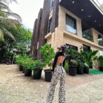 Nayani Pavani Instagram - Long sleeves and autumn leaves 🍁 Location: @sucasa.official