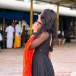 Nayani Pavani Instagram - నా ఆలోచనే నిరంతరం నీకు నివాళినివ్వాలనీ…. నాలో ఆవేదనే నువ్వాధరించేలా నివేదనవ్వాలనీ………. దేహమునే కోవెలగా నిన్ను కొలువుంచా, జీవముతో భావముతో సేవలు చేశా. ప్రతి ఋతువు, ప్రతి కృతువు, నీవని ఎంచా…. శతతము నీ స్మరణే నే…. Dress : @elegant_threads_by_salma