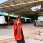 Nayani Pavani Instagram - నా ఆలోచనే నిరంతరం నీకు నివాళినివ్వాలనీ…. నాలో ఆవేదనే నువ్వాధరించేలా నివేదనవ్వాలనీ………. దేహమునే కోవెలగా నిన్ను కొలువుంచా, జీవముతో భావముతో సేవలు చేశా. ప్రతి ఋతువు, ప్రతి కృతువు, నీవని ఎంచా…. శతతము నీ స్మరణే నే…. Dress : @elegant_threads_by_salma