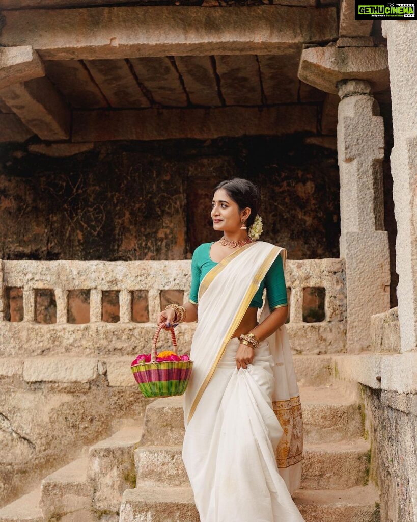 Nayani Pavani Instagram - దేవి ఆశీస్సులతో… మీరందరూ సుఖశాంతులతో, ఆనందంగా ఉండాలని కోరుకుంటూ విజయదశమి శుభాకాంక్షలు 🙏🏻