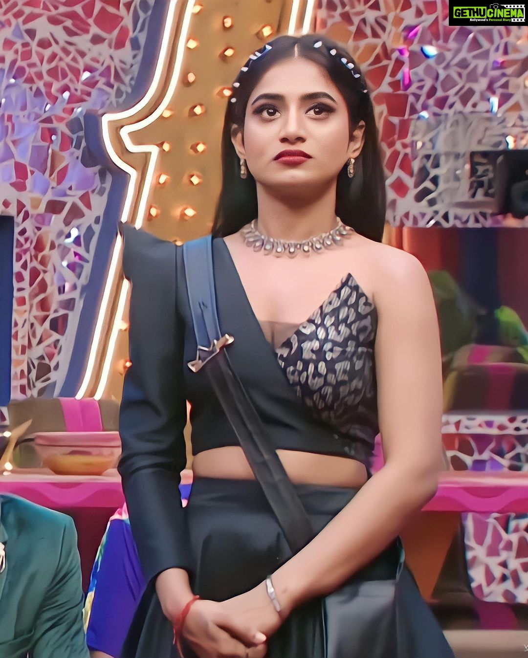 Nayani Pavani Instagram - Weekend specialš¤ Stylist - @greeshma_krishna.k Label - @aarushireddylabel Jewellery - @yuvi_collections #nayanipavani #nayanipavaniBB7 #biggboss7telugu #starmaa #disneyplushotstar #bb7 #biggbosseason7 #nayanipavanionbbtelugu7