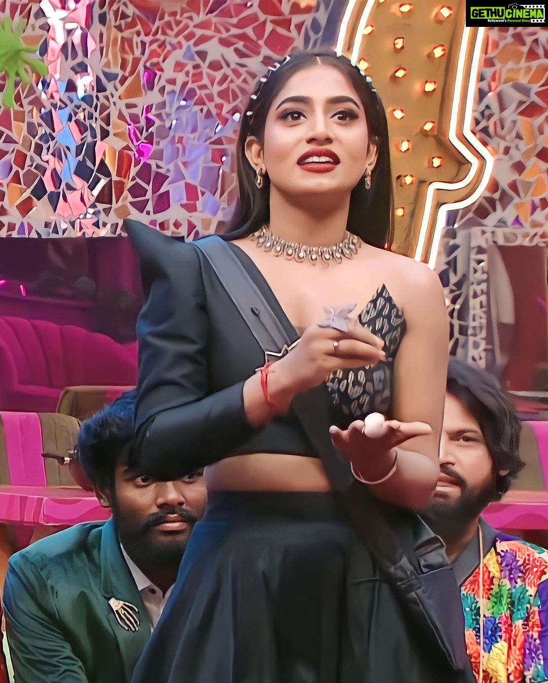 Nayani Pavani Instagram - Weekend specialš¤ Stylist - @greeshma_krishna.k Label - @aarushireddylabel Jewellery - @yuvi_collections #nayanipavani #nayanipavaniBB7 #biggboss7telugu #starmaa #disneyplushotstar #bb7 #biggbosseason7 #nayanipavanionbbtelugu7