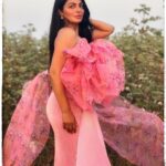 Neeru Bajwa Instagram – 💕

Photographer: @thevideowala 
Designer: @sagarpal28_ @this_is_wearable & @fpramod 
Concept and hair @hairbyramacoiffeur