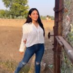 Neeru Bajwa Instagram - #whiteshirt #jeans n #me #classic❤️ #golden #pind #blessed #ranjitbawa #rubinabajwa #neerubajwamusic