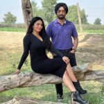Neeru Bajwa Instagram - SHAYAR ✍️ @satindersartaaj @yograjofficial @thite_santosh @udaypratapofficial @jagdeepsinghwarring @buntybains @waheguru_academy @munishomjee @itsneerubajwaentertainment #april19 #worldwide
