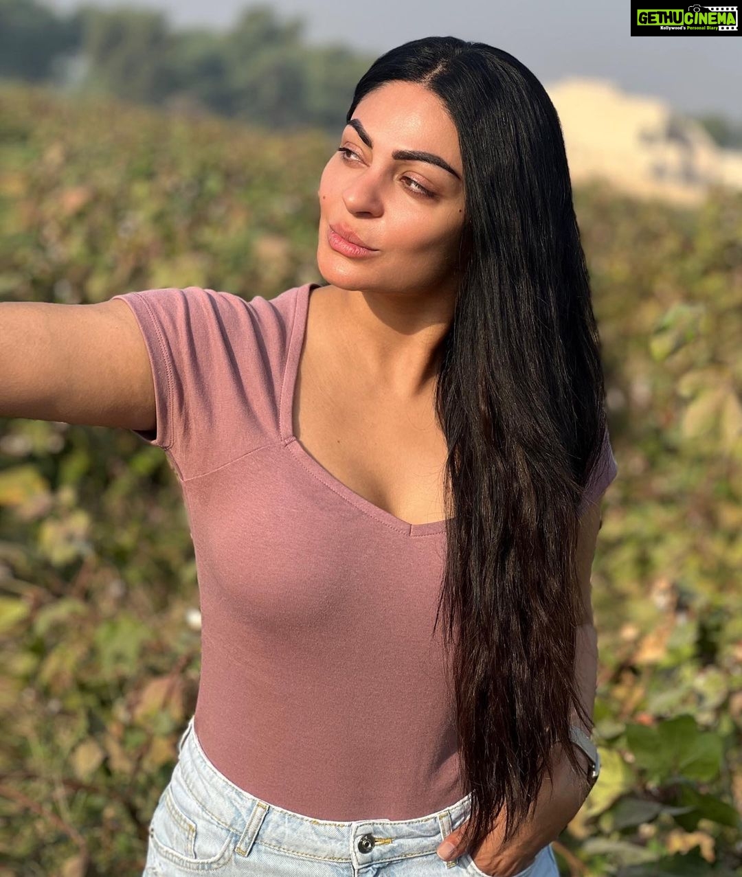 Neeru Bajwa Instagram - Good morning ☀️ #shayar #april19