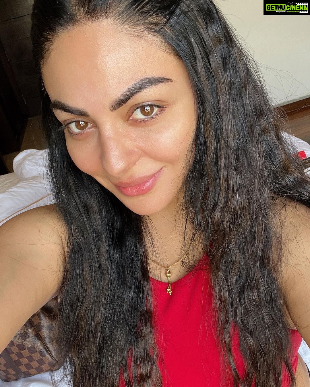Neeru Bajwa Instagram - It’s a privilege to be able to workout, get out of bed and move. My forever friend #treadmil