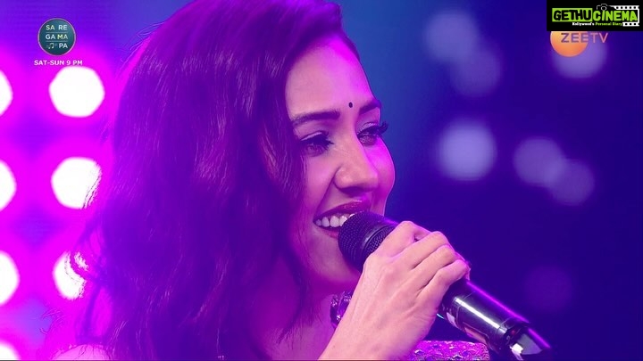 Neeti Mohan Instagram - Neeti ki aawaaz aur Simratt ki adaaon ne kiya sabhi par ishq ka jaadu! Dekhiye #SaReGaMaPa, har Sat-Sun, raat 9 baje, sirf #ZeeTV aur dekhiye #TVParPehliBaar ‘Gadar 2’ 4th Nov, Sat 8 PM, sirf Zee Cinema par. #Gadar2OnZeeCinema #SRGMP2023 #MarutiSuzukiArenaSRGMP #NeetiMohan @anumalikmusic @realhimesh @adityanarayanofficial @msarenaofficial @zeecinema @simratkaur_16 @neetimohan18 @iutkarsharma