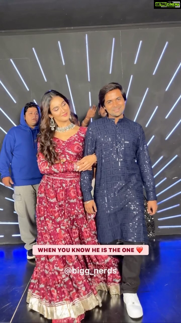 Neeti Mohan Instagram - Garba Supremacy 🔥 . Follow @bigg_nerds for more 💯 . . . #biggnerds #navratri #navratrispecial #garba #garbalover #navratri2023 #dance #comedy #funny #whenyouknowheistheone . Mukti ‘s look - @the_beta_girl @aachho Neeti’s look - @kritikakatariaofficial @vblitzcommunications Styling - @shreyandurjastyle Glam - @aaliyahussainhairmakeupcreator @ritickasjalan
