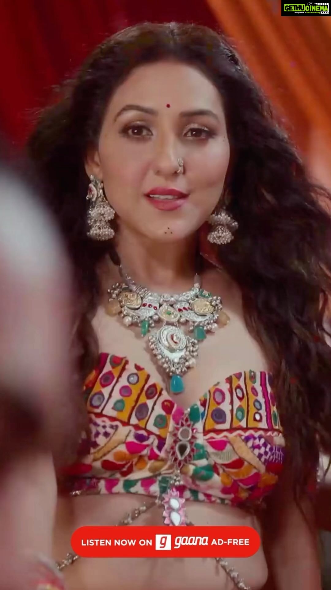 Neeti Mohan Instagram - Listen to the new song ‘Savaria’ by @neetimohan18 and @vikrammontroseofficial on Gaana, ad-free! 💯 Link in story! 🔗 #newrelease #newsong #gaana #bassbajnachahiyegaana #gaanaoftheday #tuesdaymood