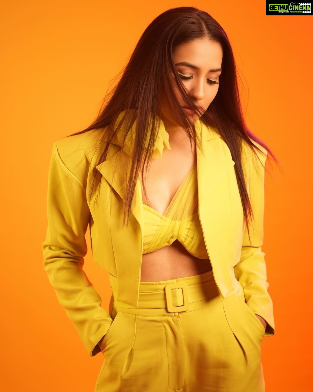 Neeti Mohan Instagram - Neon, Falling you! 💛 #iykyk Custom Pantsuit @chalsicyrus_ Custom Top, Choker @shreyandurja_design Jewels @vintage_velvet_ Styling - @shreyandurjastyle Glam team - @dwyessh_hairwizard @rasilaravariamua @ritickasjalan Photographer - @souravsharmaofficial