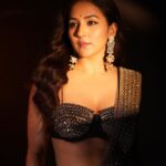 Neeti Mohan Instagram - I said yes to Black ♠️ Fit @motifsbysurabhididwania X @theworldofanandsharma Styling - @shreyandurjastyle Hair - @dwyessh_hairwizard @rasilaravariamua Makeup - @ritickasjalan Photography - @souravsharmaofficial