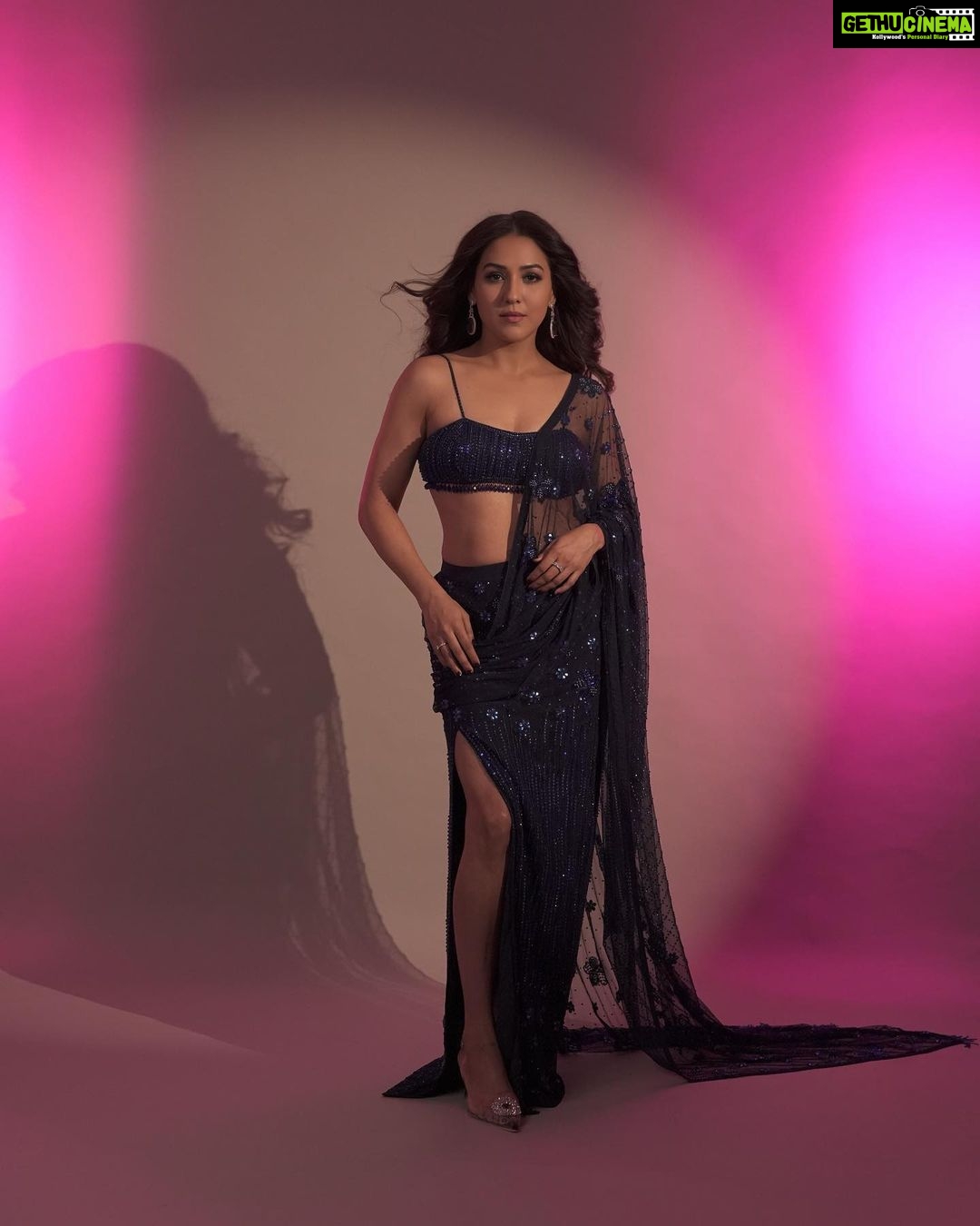 Neeti Mohan Instagram - Wearing a Saari for my #Savaria π Thank you for your love for the song. Loving the Reels. Keep them coming π @houseofkarmahofficial Jewellery - @vintage_velvet_ Styling - @shreyandurjastyle Glam @dwyessh_hairwizard @rasilaravariamua @ritickasjalan πΈ @shubhamdancer