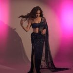 Neeti Mohan Instagram - Wearing a Saari for my #Savaria 😍 Thank you for your love for the song. Loving the Reels. Keep them coming 💃 @houseofkarmahofficial Jewellery - @vintage_velvet_ Styling - @shreyandurjastyle Glam @dwyessh_hairwizard @rasilaravariamua @ritickasjalan 📸 @shubhamdancer