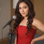 Neeti Mohan Instagram - “सुर जब जुडता, सब जुड जावे “ 🎵😇 I’m super excited to present my own personal take on the #MahindraSeasonOfFestivals theme song! I truly believe that music has no genre limitations and these lyrics perfectly convey my feelings! Congratulations to @mahindrarise for officially kicking off this year’s festival lineup! #Collab