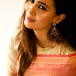 Neha Gowda Instagram - Jus feel it 🫶 PC - @stories_by_vasanthjb (thank you for capturing the best in the least time given) Make up / hairstyle/ jewellery- @highlightsbridalstudio_makeup (you were quick ,neat and elegant… thank you for getting that perfect glow on my face !! ) Saree - @houseof.raadhya_sarees (Main reason for this look to turn out this beautiful 🤩) #saree #makeup #hairstylist #pictures #mykind #elegance #perfect #thank you @sruthi_shanmuga_priya thank you for Co ordinating and make it happen 😘