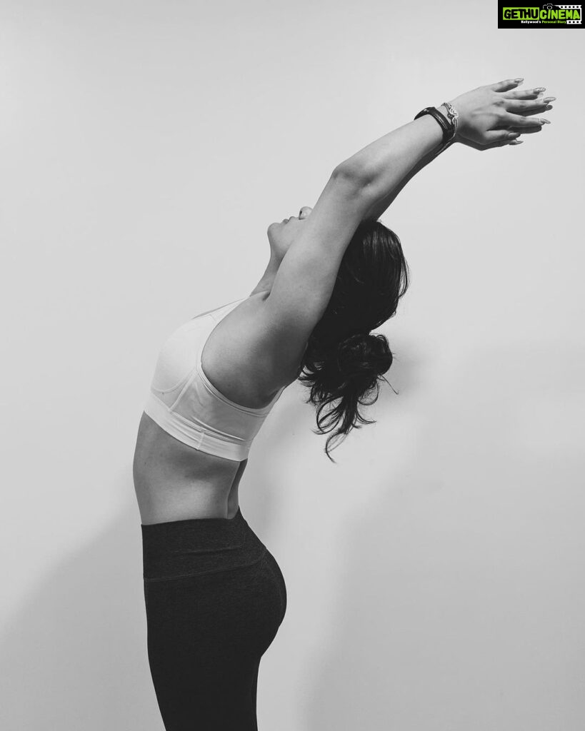 Neha Khan Instagram - Happy International Yoga Day. #yoga #glow #nehakhan #yolo #beauty