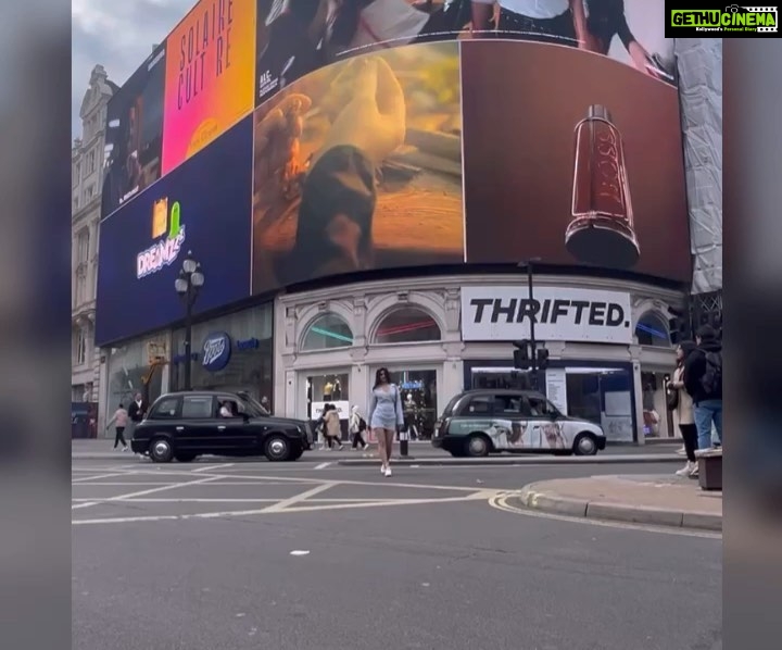 Neha Khan Instagram - #traveldaries #uk #nehakhan #lovethecity
