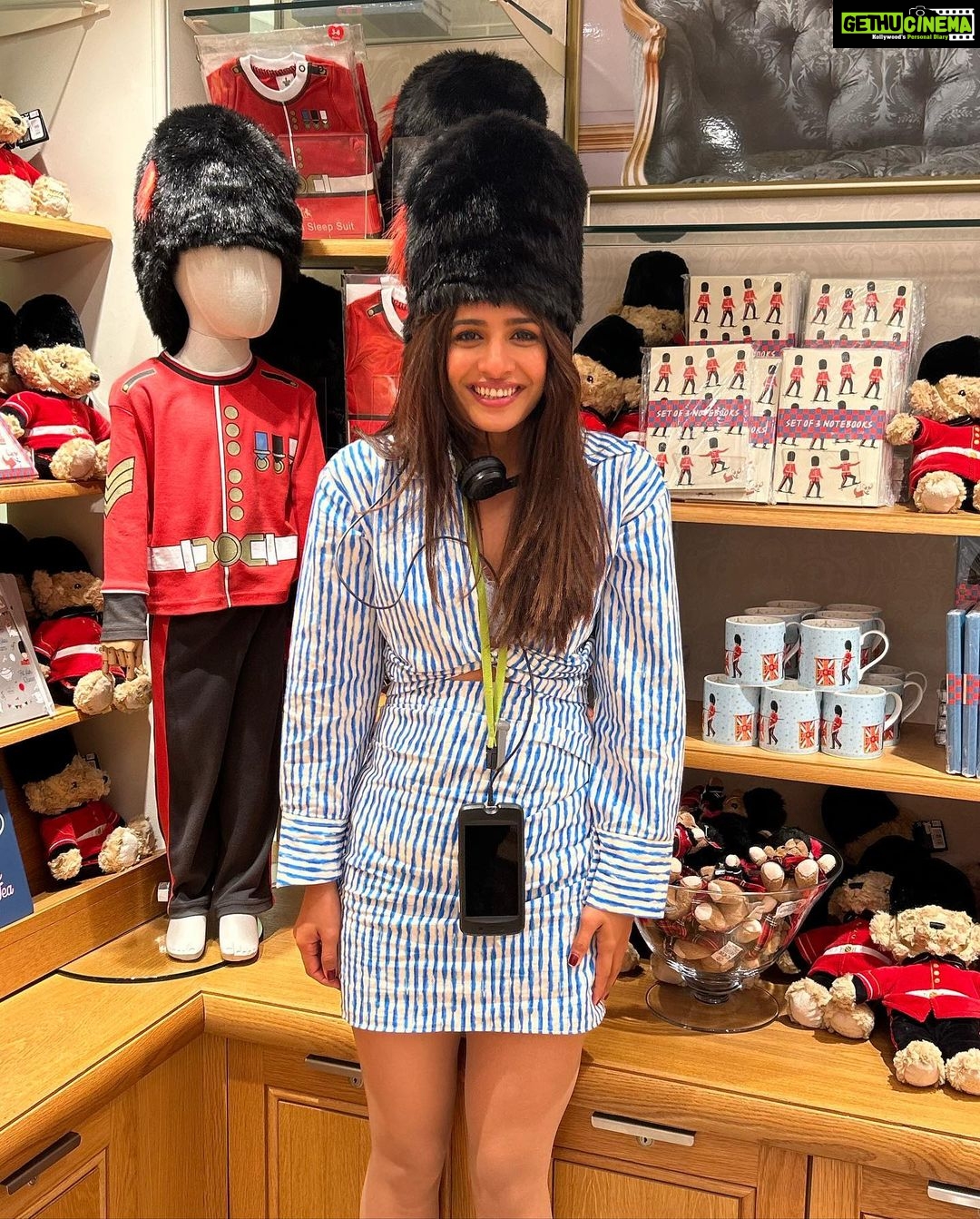 Neha Khan Instagram - #traveldaries #uk #nehakhan #lovethecity