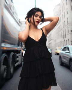 Neha Khan Instagram - 📸 : @tedography_ 
M & H : @lattapathakmuah 

#london #nehakhan #instagram #pic