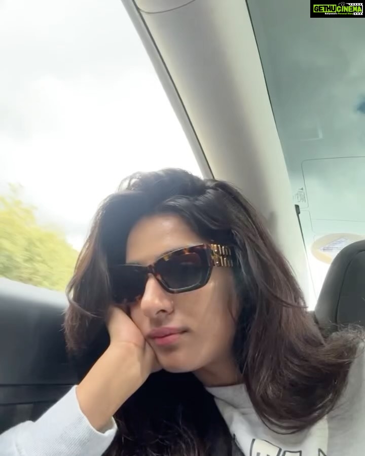 Neha Khan Instagram - Missing sweet moments from my travel #uk #travel London, United Kingdom