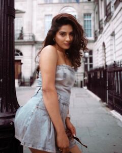 Neha Khan Instagram - 📸: @tedography_ 
Makeup and hair : @lattapathakmuah