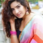 Neha Khan Instagram - Click by @munnasphotography Makeup and hair : @urvashimakeup_official