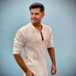 Neil Bhatt Instagram – White never goes out of style 🤍

Outfit: @thechikanlabel 
Brand PR: @socialpinnaclepr @styling.your.soul 
Shot by- @anmol_0414