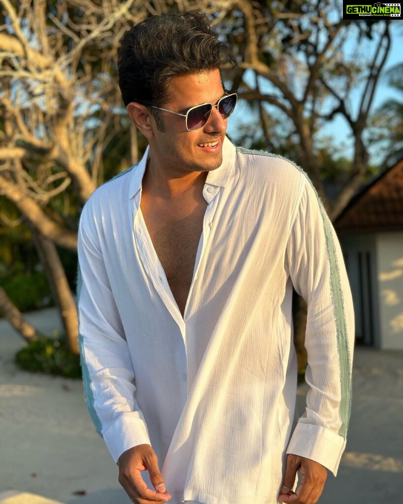 Neil Bhatt Instagram - Easy peasy, 🆒 & breezy 😎 Styled by - @purvabansal5 Outfit by - @sleepinplush #neilbhatt #cool #outfit #maldives