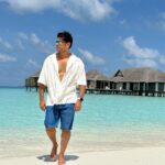 Neil Bhatt Instagram – Kya aap bhi soch rahe hain ki ye paani itna blue kaise hai? 
Is it the “NEIL” effect? 🤔
😂😂😂😂

@travelwithjourneylabel @velassarumaldives 

#VelassaruMaldives  #LuxuryUndressed  #SmallLuxuryHotels #JourneyLabel  #TravelWithJourneyLabel #YouAreSpecial #ThinkHolidayThinkJourneyLabel #LuxuryHoliday #maldives