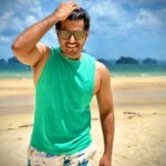 Neil Bhatt Instagram – Pose aise do ki 4 log poochein, ki photo kisne kheenchi hai 🤣 🤣

#neilkiaish #beach #couplegoals