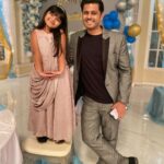 Neil Bhatt Instagram - Start the day with happiness @bhatt_neil @aria_sakaria . . . . . . #ghumhaikisikeypyaarmeiin #ghkkpm #ghkkpmlover #ghkkpmpromo #ghkkpmfullepisode #savi #viratkisavi #savichawan #ariasakaria #ariasakariya #kidsofinstagram #instakids #childactor #starplus #starplusshow #strapluskids #kidscasting #bhatneil #viratchavan