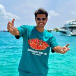 Neil Bhatt Instagram – Who said comfortable can’t be stylish 😎

Outfit- @blamblack_clothing 

#neilbhatt #comfortwear #maldives