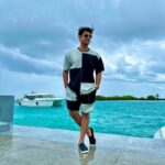 Neil Bhatt Instagram – Who said comfortable can’t be stylish 😎

Outfit- @blamblack_clothing 

#neilbhatt #comfortwear #maldives
