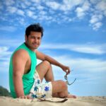 Neil Bhatt Instagram – Pose aise do ki 4 log poochein, ki photo kisne kheenchi hai 🤣 🤣

#neilkiaish #beach #couplegoals