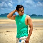 Neil Bhatt Instagram – Pose aise do ki 4 log poochein, ki photo kisne kheenchi hai 🤣 🤣

#neilkiaish #beach #couplegoals