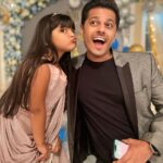 Neil Bhatt Instagram - Start the day with happiness @bhatt_neil @aria_sakaria . . . . . . #ghumhaikisikeypyaarmeiin #ghkkpm #ghkkpmlover #ghkkpmpromo #ghkkpmfullepisode #savi #viratkisavi #savichawan #ariasakaria #ariasakariya #kidsofinstagram #instakids #childactor #starplus #starplusshow #strapluskids #kidscasting #bhatneil #viratchavan