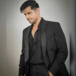 Neil Bhatt Instagram – Black raised to ♾️!! 

Styled by- @purvabansal5 
Outfit by- @mehboobsons 
Picture courtesy- @creative_babu_01 

#neilbhatt #aishwaryasharma #bombaytimesfashionweek2023 #black #maninblack #womaninblack #couplegoals❤ #neilkiaish