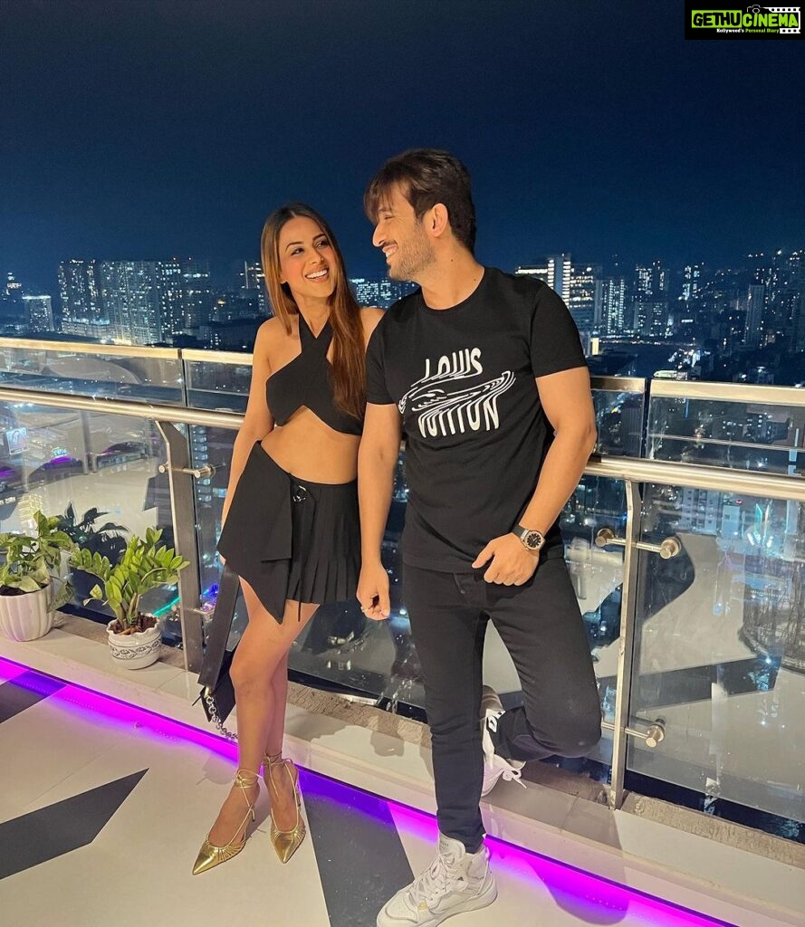 Nia Sharma Instagram - Friendship is like peeing in your pants, everyone can see it but only you can feel the warmth..( read it somewhere 😜) It’s also like whipping coffee and sugar until it becomes frothy and creamy. 100 ways to keep friendships alive.. learn from @arjunbijlani ! I learnt From you. Your contagious smile works for you and for a lot of others around you. Happiest Birthday Arjun. You’re diligent, disciplined, annoyingly cute and you never stop. Keep ageing in reverse ! Wake up pretty everyday.😂 @nehaswamibijlani 🥰