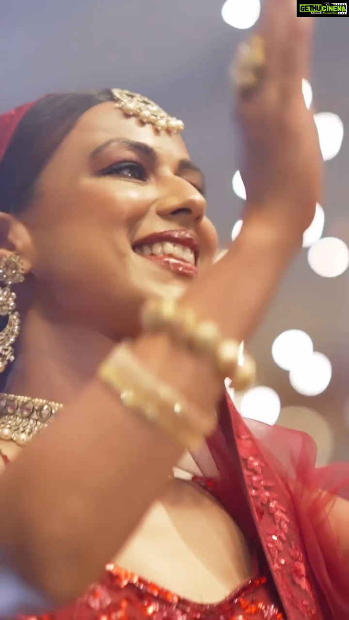 Nia Sharma Instagram - Who doesn’t look beautiful in a bridal outfit😇❤️ What a Spectacular Runway to walk on at the @luluweddingutsav in @lucknowlulumall last night. Thank you all for cheering on #lucknowcity Hair: @sankpalsavita P.S doesn’t Every guy on stage have the cutest smile..! 😘