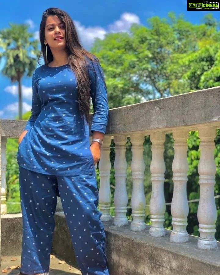 Nidhi Jha Instagram - भोजपुरी के सुपरस्टार अभिनेत्री @nidhijha05 ji को जन्मदिन की हार्दिक बधाई एवं शुभकामनाएं Happy Birthday 🎂🎂बाबा विश्वनाथ आप पर अपनी कृपा बनाए रखे।💐