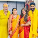 Nidhi Jha Instagram - Happy Anniversary Maa Paa♥️ "जन्म से मृत्यु तक कई रिश्ते बनते है, पर पापा जैसी देखभाल और माँ जैसा प्यार कोई नहीं कर सकता।" Wishing my lovebirds a very happy anniversary ♥️ Aaj mein jo bhi hu sirf aap dono ke wajah se hu ♥️Thank you for always standing by my side🧿 I love you to the moon and back💐🧿♥️