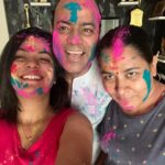 Nidhi Jha Instagram - Happy Anniversary Maa Paa♥️ "जन्म से मृत्यु तक कई रिश्ते बनते है, पर पापा जैसी देखभाल और माँ जैसा प्यार कोई नहीं कर सकता।" Wishing my lovebirds a very happy anniversary ♥️ Aaj mein jo bhi hu sirf aap dono ke wajah se hu ♥️Thank you for always standing by my side🧿 I love you to the moon and back💐🧿♥️